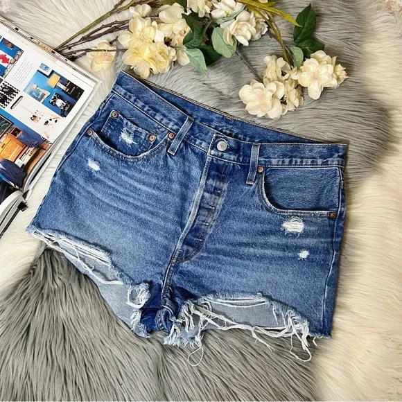 Levi’s x Free People 501 Button Fly Distressed Women’s Cutoff Denim Shorts Sz 31